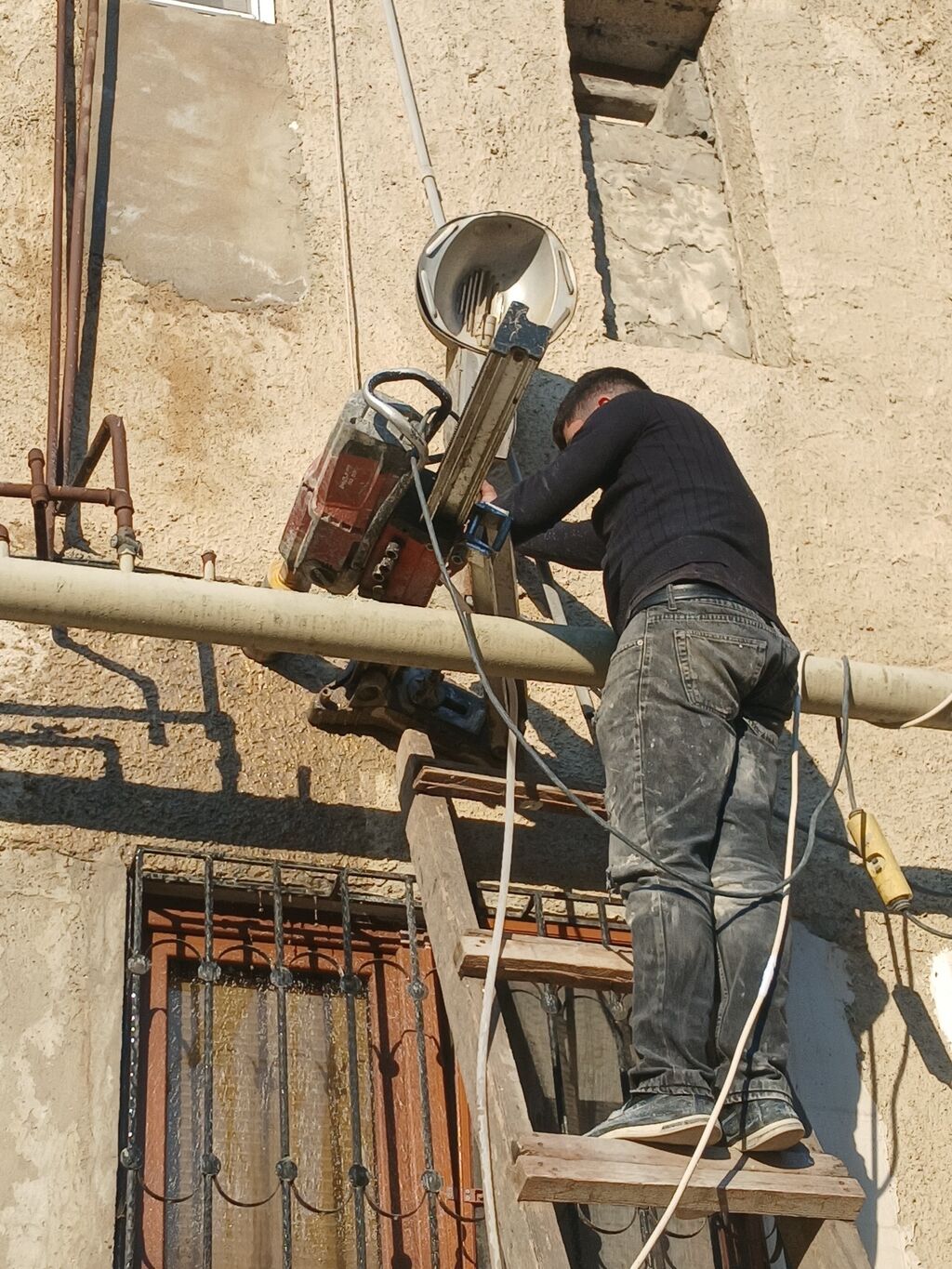 Beton deşmə və kəsim xidməti