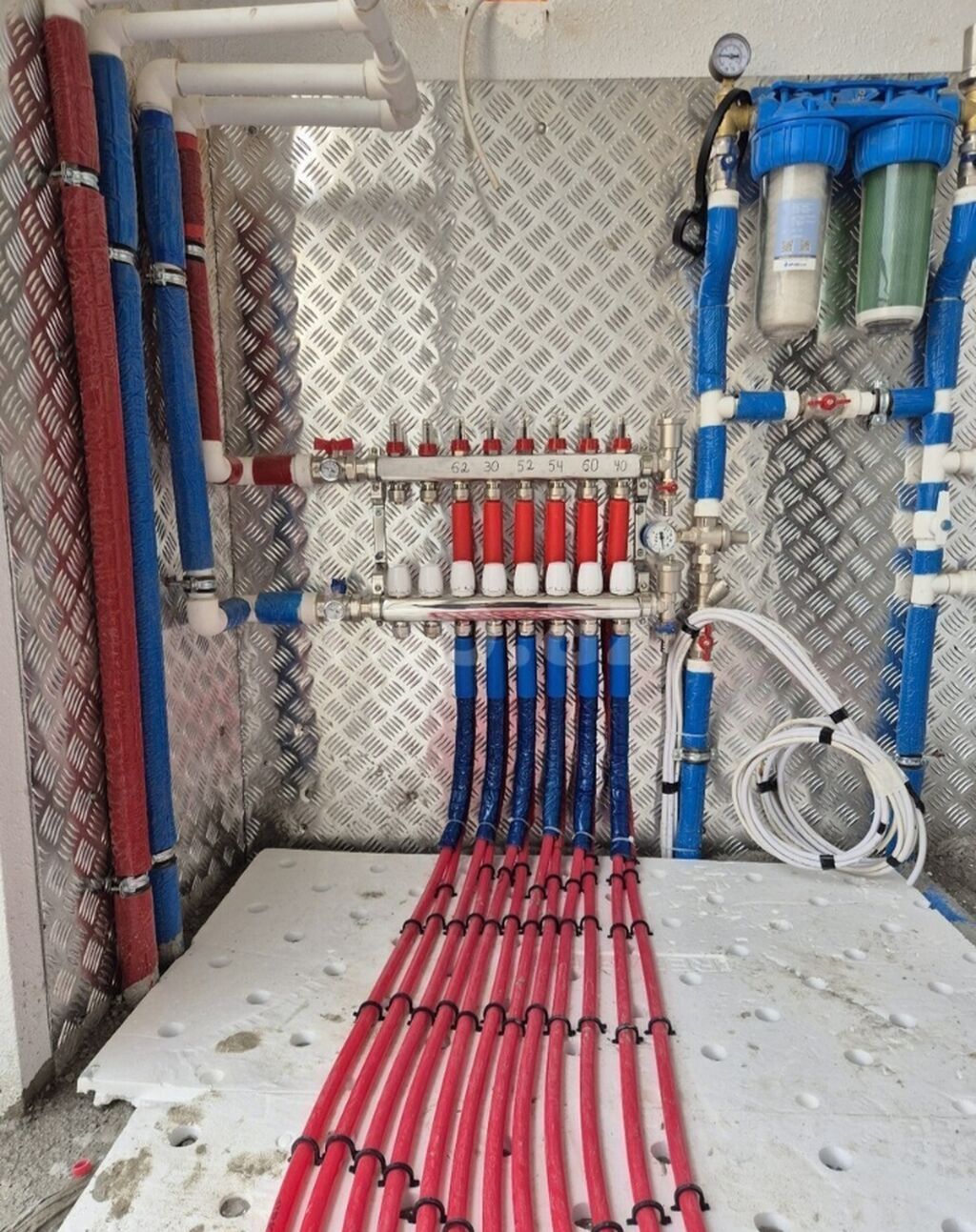 Su təchizatı və isti döşəmə quraşdırılması