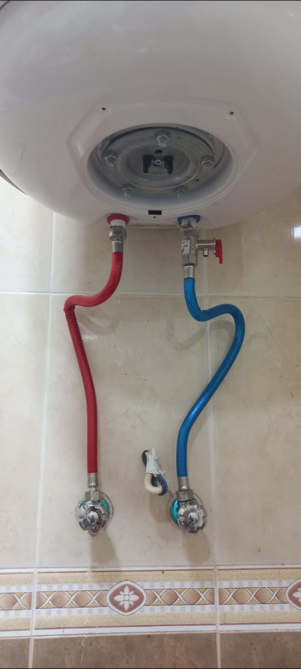 Ariston su qızdırıcılarının montajı və təmizlənməsi - 3